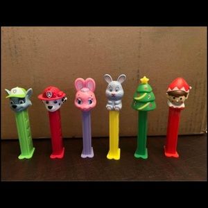 15 Pez dispensers: variety of functioning and working. Smoke-free home.